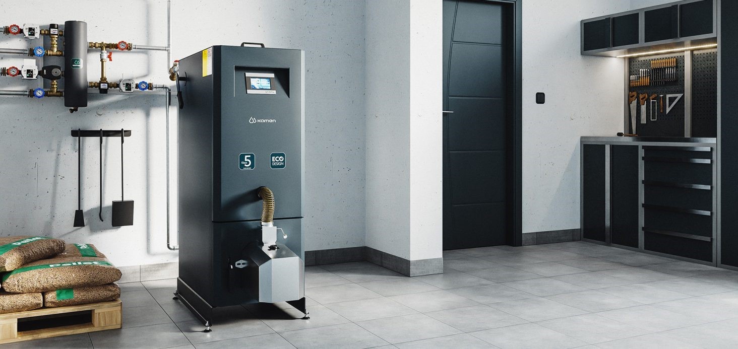 Nowoczesna kotłownia z kotłem na pellet i zasobnikiem oraz czystą instalacją CO na ścianie